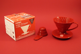 Hario Dripper V60-02R plastový - červený na 4 šálky